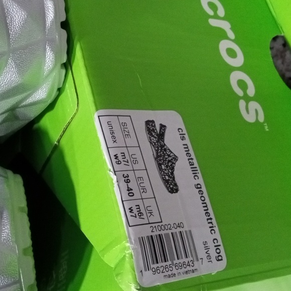 Crocs in silver/ Crocs women's size 9 - Picture 9 of 9
